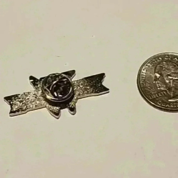 Blizzard Diablo IV Logo Enamel Pin - Epic Gaming Collectible - Picture 4 of 4